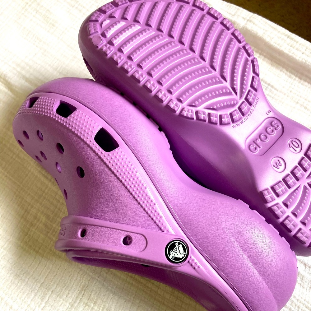 Platform CROCS **BRAND NEW-NEVER WORN** Womens size 10